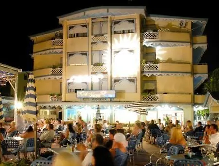 Maxim Hotel 3*