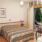 Maxim Hotel 3*