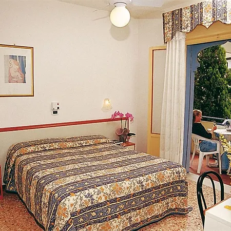 Maxim מלון 3*