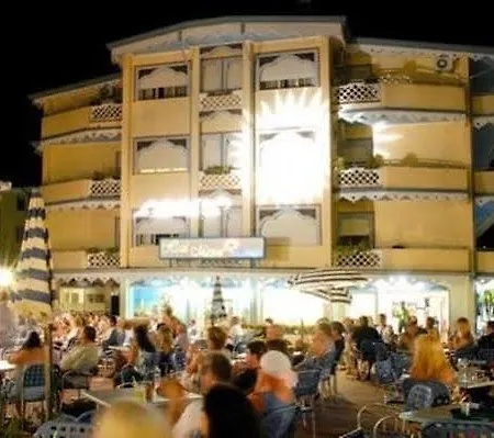 Maxim Hotel 3*